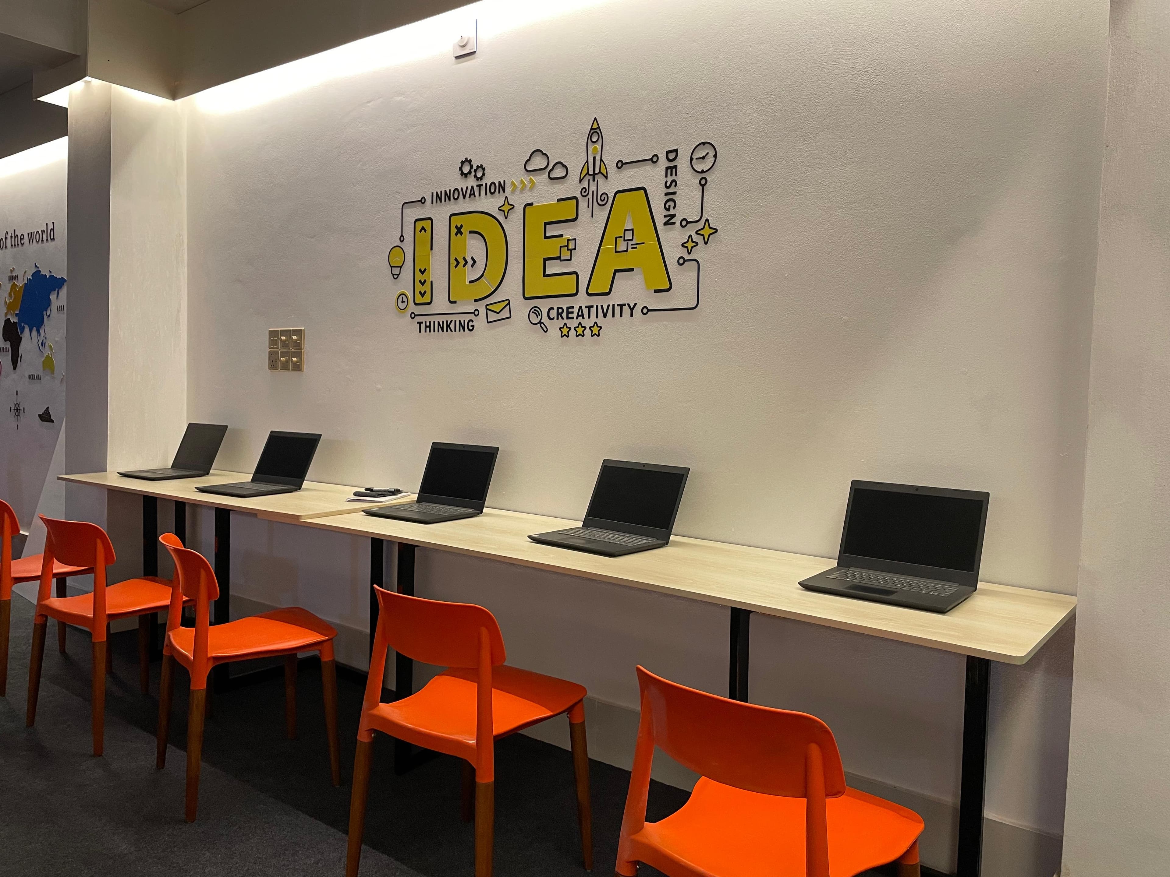 Witen Academy desks with laptops for practical digital learning